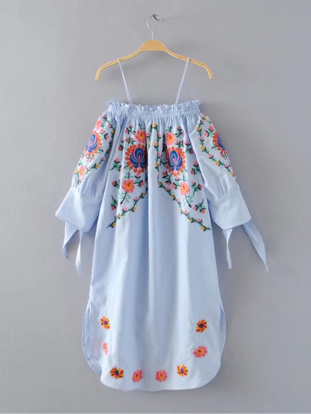 Spaghetti Straps Cold Shoulder Floral Printed Reversible Midi Dress, Blue
Spaghetti Straps Cold Shoulder Floral Printed Reversible Midi Dress, Blue