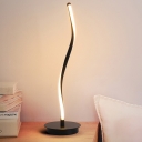 Twisted Task Lighting Minimalism Acrylic LED Nightstand Lamp in Black/White for Bedroom