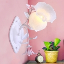 Traditional Floral Wall Light Sconce 1 Bulb Metal Wall Lamp Fixture in White for Bedroom