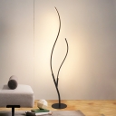 Modern Waving Linear Floor Light Acrylic Living Room LED Stand Floor Lamp in White/Black