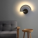 Minimalistic Curved Line Wall Sconce Metal Living Room LED Wall Light Fixture in Black