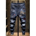 Men Cool Jeans Embroidered Tiger Print Zip Fly Pocket Detail Denim Pants in Blue