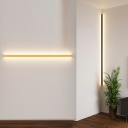 1 Light Minimalism Style Linear Shape Metal Wall Mounted Light Fixture