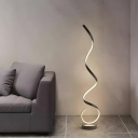 LED Bulb Metal Linear Modern Plug-In Electric Floor Lamp for Residential Use