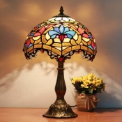 Delicate Pattern Tiffany Table Lamp with One Light