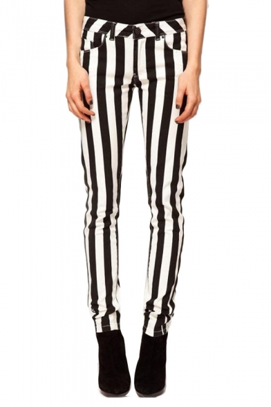 Mono Stripes Zipper-front Skinny Jeans with Pockets