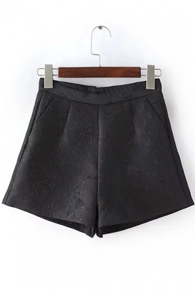 Plain Embossing Pleated Pocket Detailed Zip Back Shorts