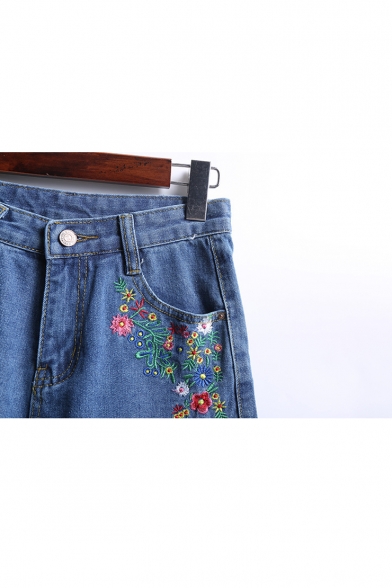 Women's Fashion Embroidery Floral Pattern Mid Waist Denim Shorts