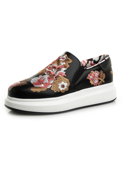 Fashion Couple Unisex Embroidery Floral PU Upper Slip On Flat Shoes