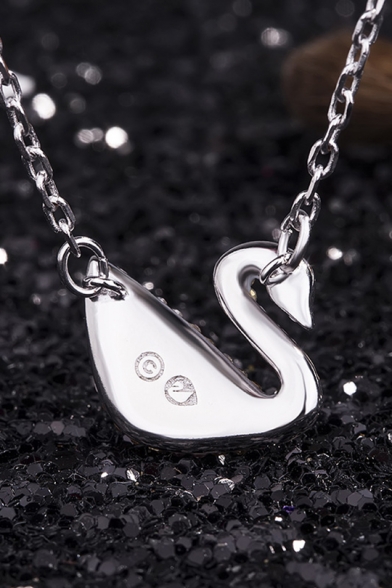 Elegant Blinking Swan-Shaped Beaded Necklace