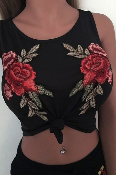 Chic Embroidery Floral Pattern Round Neck Cropped Tank