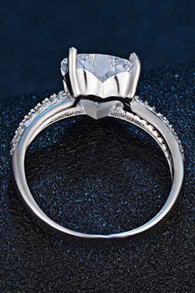 Elegant Sweetheart Shaped Gem Jewel Studded Slim Band Ring