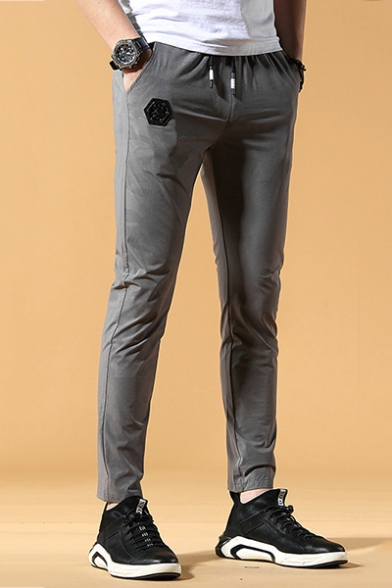 Men's New Fashion Plain Badge Embellished Drawstring Waist Slim Fit Cotton Casual Pants