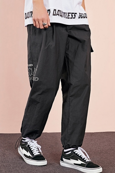 Men's Cool Fashion Letter Printed Flap Pocket Drawstring Cuffs Black Casual Thin Skateboard Pants