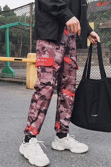 Men's New Fashion Camouflage Letter Printed Drawstring Waist Loose Cargo Pants with Side Pockets
