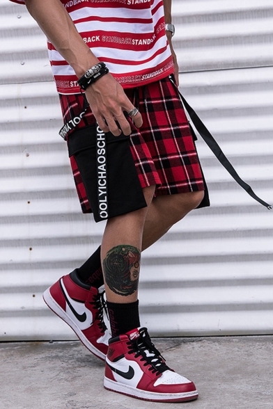 Men's Cool Fashion Plaid Pattern Letter Ribbon Embellished Street Style Casual Loose Cotton Cargo Shorts with Side Pockets