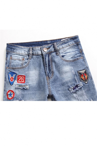 Men's Popular Fashion Letter Badge Patched Light Washed Frayed Ripped Jeans