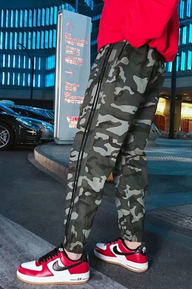 Men's Street Style Cool Camouflage Printed Stripe Side Drawstring Waist Elastic Cuffs Army Green Track Pants
