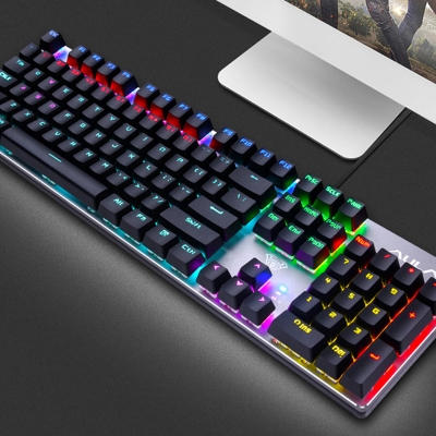 SUSB Wired Gaming Keyboard Punk Style Multicolor Backlit Keyboard with 104 pcs Keys 1600 dpi, Black/White