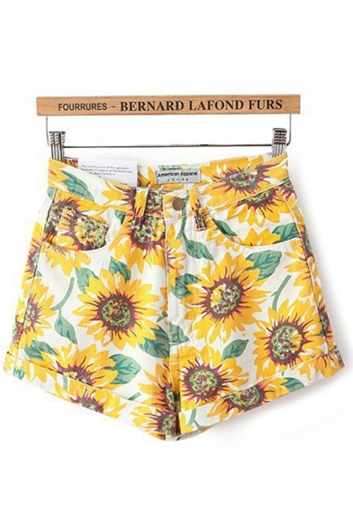 

Pretty Summer Ladies Mid Rise All Over Sunflower Printed Rolled Cuffs Relaxed Shorts in Yellow, LC607018