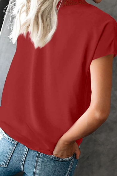 Stylish Ladies Solid Color Short Sleeve Lace Trim V-neck Relaxed T Shirt