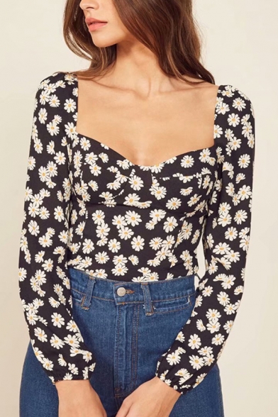 Pretty Girls Allover Daisy Floral Print Long Sleeve Sweetheart Neck Slim Fit Shirt in Black