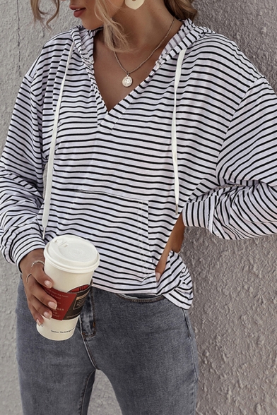 Fashionable Striped Print Drawstring Kangaroo Pocket Long Sleeve Loose Fit Hooded Sweatshirt in White