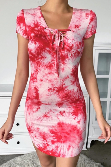Fashionable Girls Tie Dye Printed Short Sleeve Lace-up V-neck Short Sheath Dress in Red