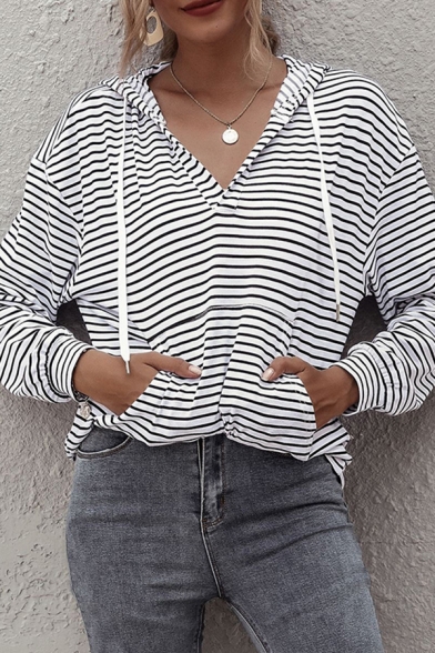 Fashionable Striped Print Drawstring Kangaroo Pocket Long Sleeve Loose Fit Hooded Sweatshirt in White