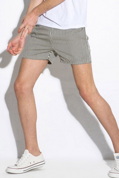 Fashionable Mens Vertical Striped Printed Drawstring Waist Pocket Mid Rise Straight Fit Shorts