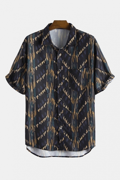 Leisure Shirt Chevron Triangle Stripe Pattern Curved Hem Pocket Button up Regular Fitted Short-sleeved Spread Collar Shirt for Men