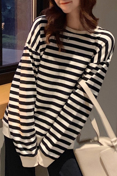 Trendy Women's Sweatshirt Vertical Stripe Pattern Contrast Trim Round Neck Long-sleeved Relaxed Fit Sweatshirt