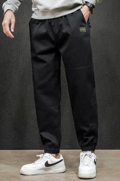 Fashionable Men's Pants Label Patched Side Pockets Drawstring Waist Banded Cuffs Ankle Length Tapered Pants