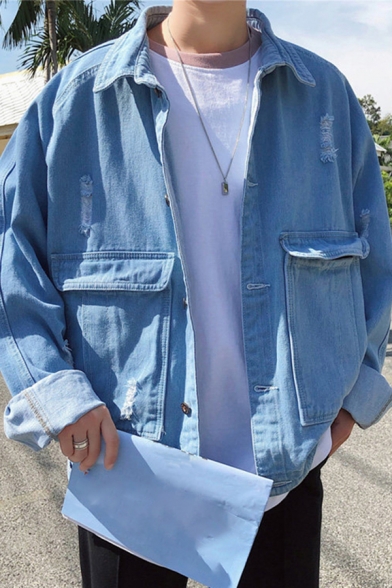 Trendy Men's Denim Jacket Flap Pockets Distressed Design Spread Collar Long Sleeves Regular Fitted Denim Jacket with Light Washing Effect