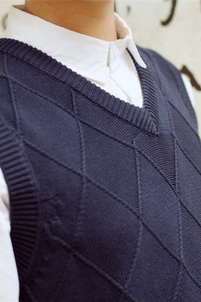 Fancy Men's Knit Vest Solid Color Ribbed Trim Sleeveless Regular Fitted Sweater Knit Vest