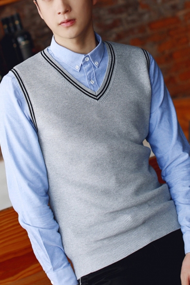 Trendy Men's Knit Vest Contrast Stripe Pattern V Neck Sleeveless Regular Fitted Knit Vest