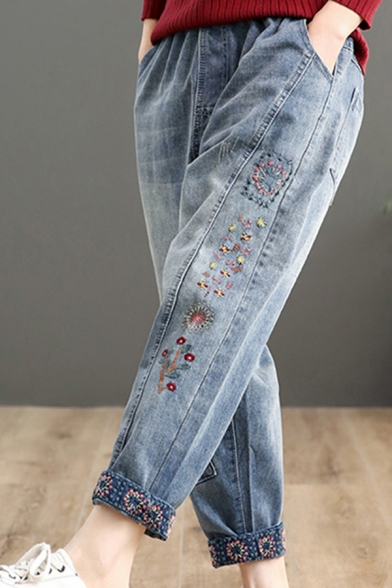 Fashion Jeans Flower Embroidery Elastic Waist Bleach Ankle Tapered Fit Jeans in Blue