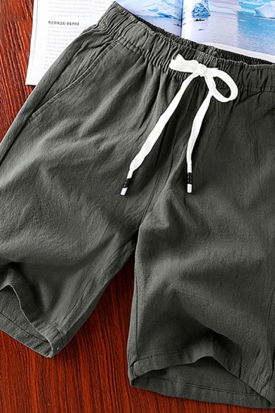 Simple Sweat Shorts Solid Color Drawstring Waist Pocket Detail Slim Fit Shorts for Men