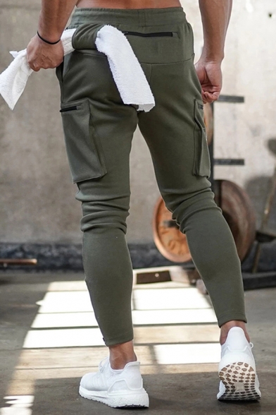 Modern Cargo Pants Pure Color Elastic Waist Mid-Rise Zippered Vent Pocket Detailed Fitted Pants for Men