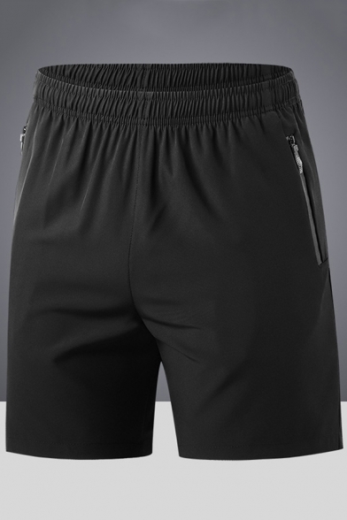 Sporty Shorts Solid Color Elastic Waist Zip-up Pocket Regular Fit Shorts for Men