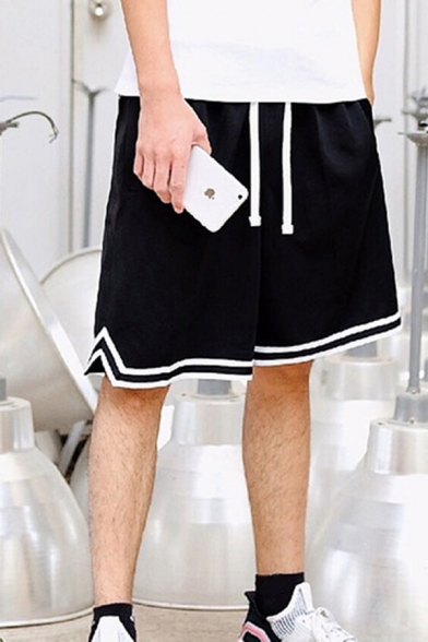 Sporty Men's Shorts Stripe Pattern Pocket Decorated Drawstrings Mid-Rise Relaxed Shorts
