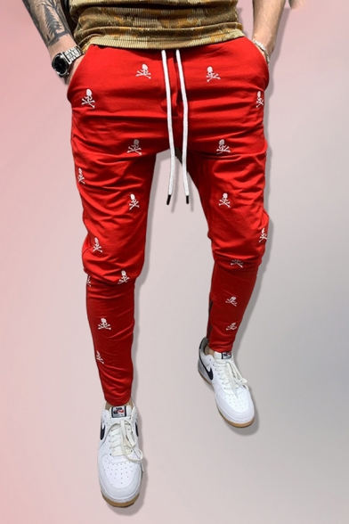 Men Fancy Pants All over Skull Pattern Elastic Waist Mid-Rise Front Pocket Slim Pants in Red