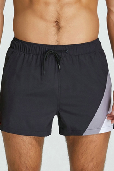 Sporty Men's Shorts Stripe Pattern Pocket Detail Drawstrings Waist Athletic Shorts