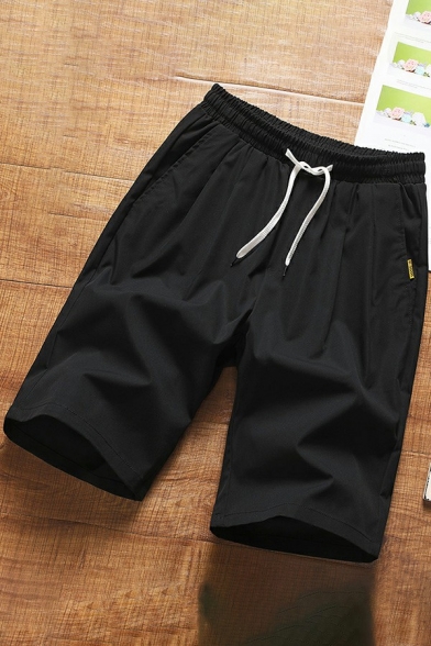 Men Urban Shorts Pure Color Drawstring Mid Rise Elastic Waist Pocket Detail Regular Fit Shorts
