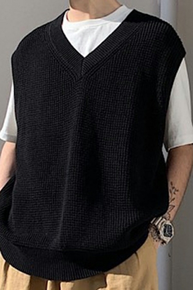 Fashionable Guy's Knit Vest Solid Color V-Neck Sleeveless Rib-Knitted Trim Relaxed Fitted Knit Best