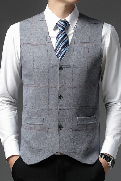Fashionable Sweater Vest Plaid Print Sleeveless V-Neck Button Closure Pockets Detail Slim Fitted Knitted Vest for Men
