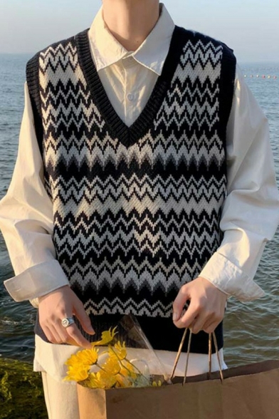 Guys Chic Vest Stripe Pattern Sleeveless V-Neck Rib Hem Loose Fit Sweater Vest