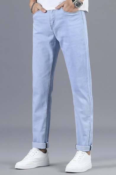 Leisure Plain Men’s Jeans Pockets Detail Zip Closure Mid-Rise Straight Cut Jeans