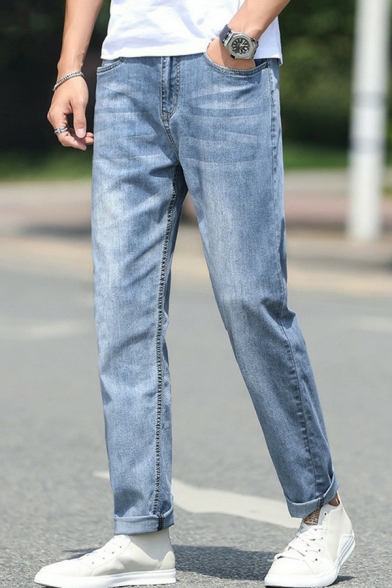 Leisure Plain Men’s Jeans Pockets Detail Zip Closure Mid-Rise Straight Cut Jeans