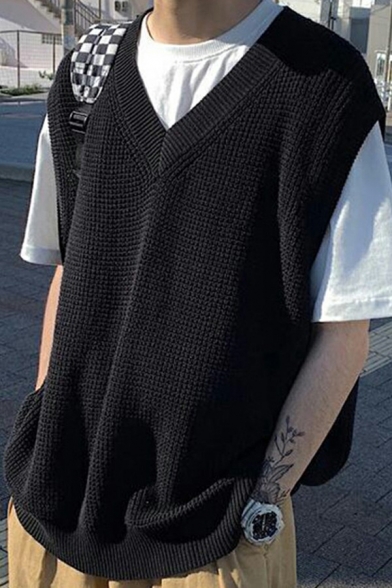 Fashionable Guy's Knit Vest Solid Color V-Neck Sleeveless Rib-Knitted Trim Relaxed Fitted Knit Best